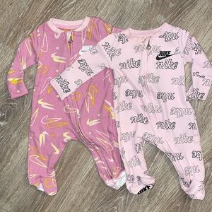 Newborn Nike Baby Girl Pink Zipper Footie Pajamas Sleeper 2Pc Set NB